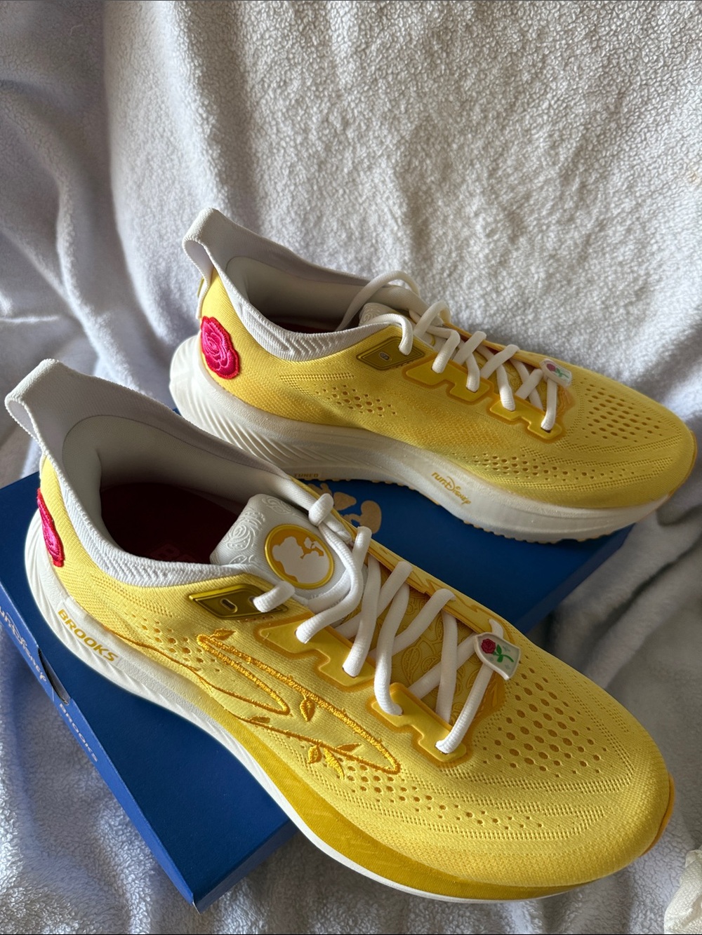 🌹 🥀 Glycerine Brooks x runDisney Belle Sneakers 👟 NIB Size 10